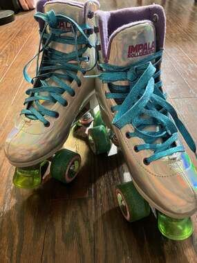 Impala Holographic Sidewalk Quad Roller Skates Women's Size 8